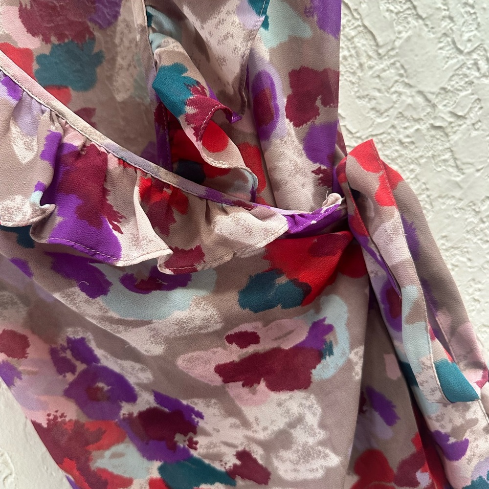 Floral Ruffle Wrap blouse - Picture 2 of 4